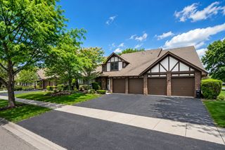 18075 Royal Oak Court 2S, Tinley Park, IL 60477