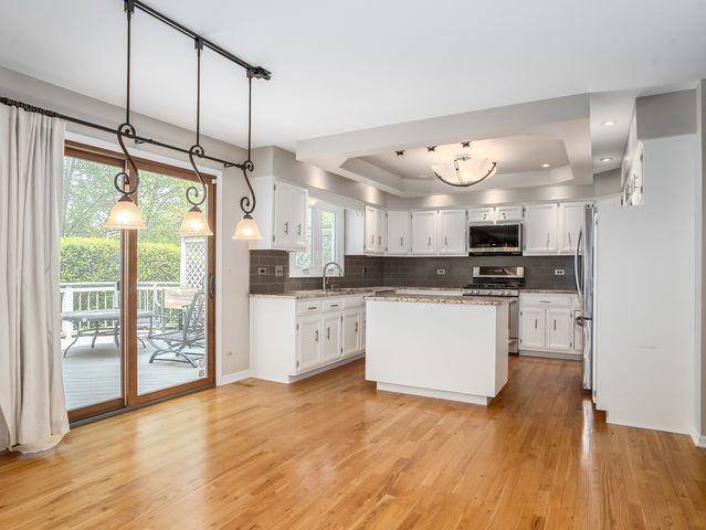 2530 Cheshire Drive, Aurora, IL 60504