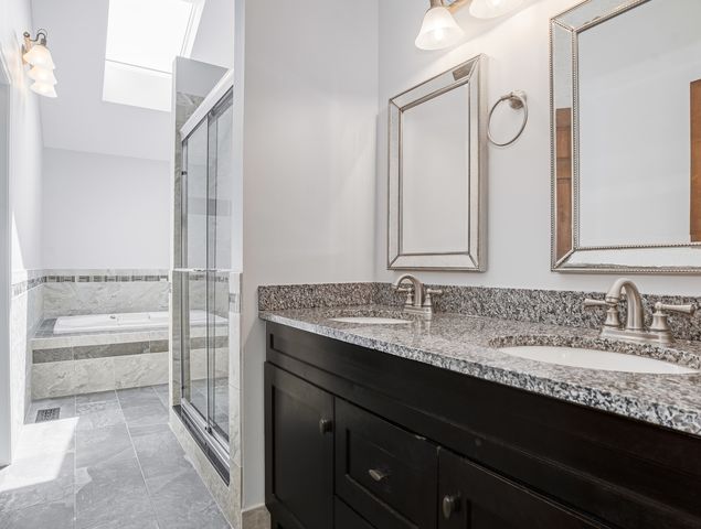 2530 Cheshire Drive, Aurora, IL 60504