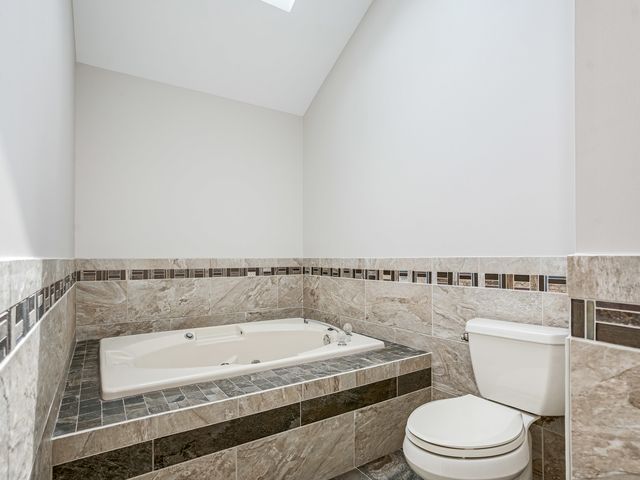 2530 Cheshire Drive, Aurora, IL 60504