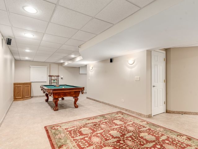 2530 Cheshire Drive, Aurora, IL 60504