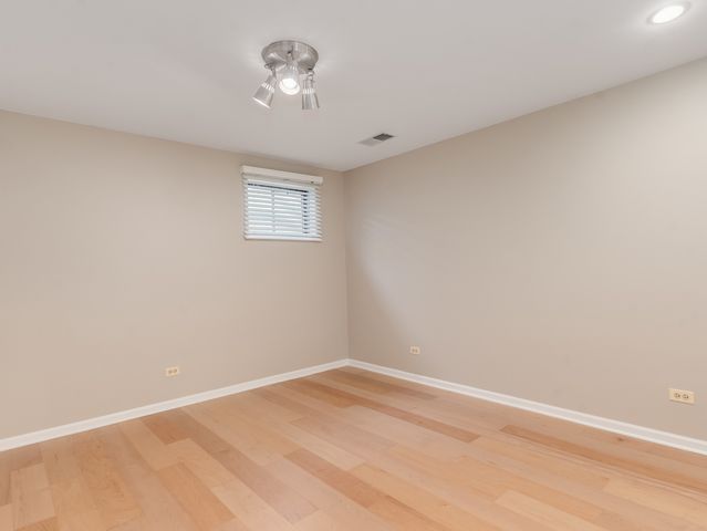 2530 Cheshire Drive, Aurora, IL 60504
