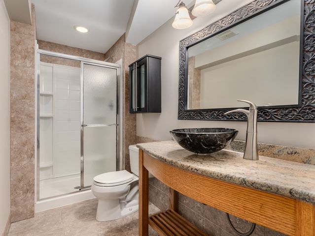 2530 Cheshire Drive, Aurora, IL 60504