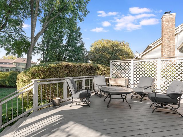 2530 Cheshire Drive, Aurora, IL 60504