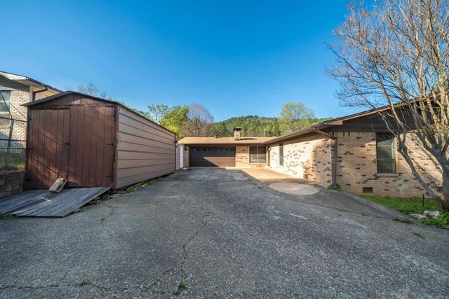 2301 Hobson Avenue, Hot Springs, AR 71913