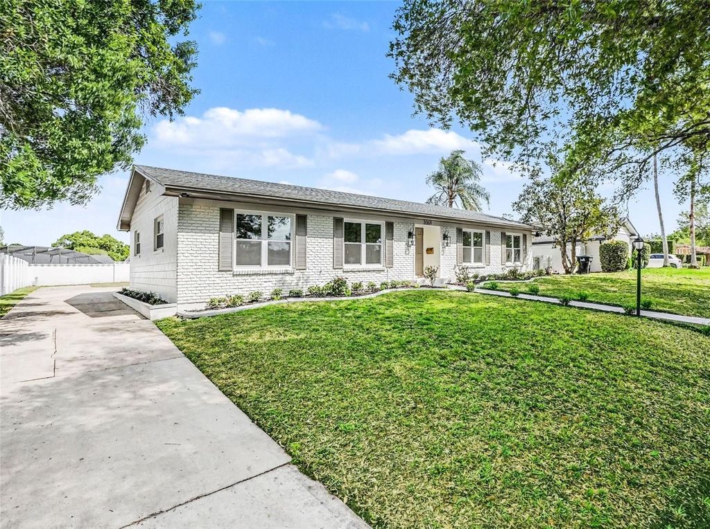 Image 3 of property listing at 3069 BAY TREE DRIVE, Orlando, FL 32806