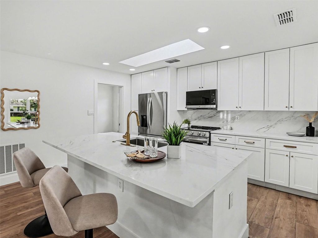 Image 9 of property listing at 3069 BAY TREE DRIVE, Orlando, FL 32806