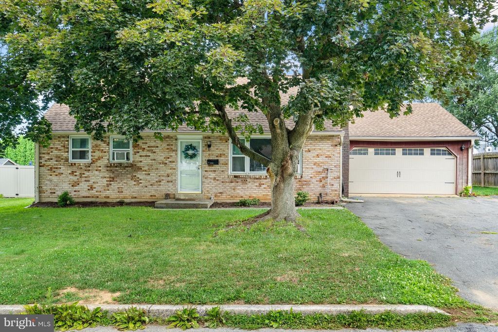 1331 E WALNUT ST, Annville, PA 17003