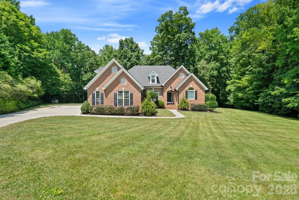 305 Forbes Court, Lake Wylie, SC 29710