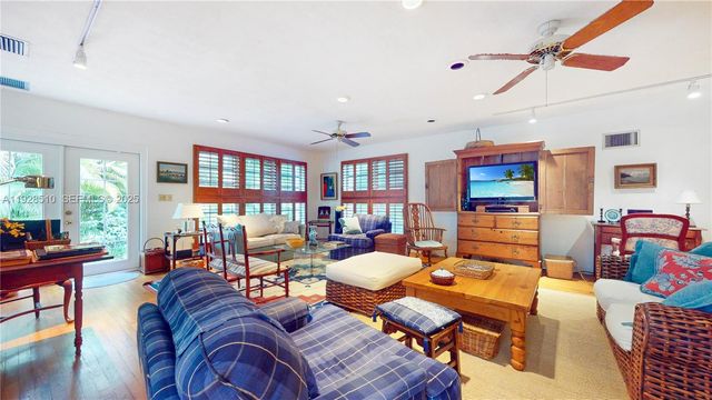 2607 N Greenway Dr, Coral Gables, FL 33134