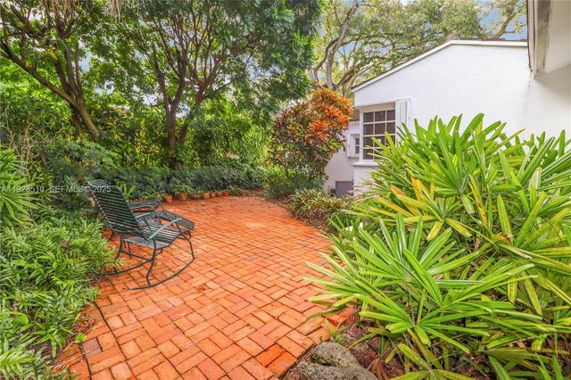 2607 N Greenway Dr, Coral Gables, FL 33134