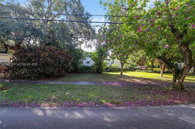 2607 N Greenway Dr, Coral Gables, FL 33134