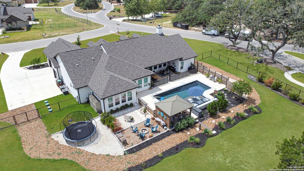 102 Anacacho, Boerne, TX 78006