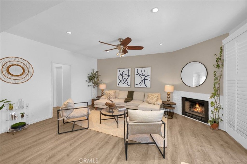 6540 Hayvenhurst Avenue 35, Lake Balboa, CA 91406 — photo 2