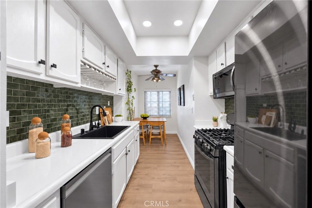 6540 Hayvenhurst Avenue 35, Lake Balboa, CA 91406 — photo 4
