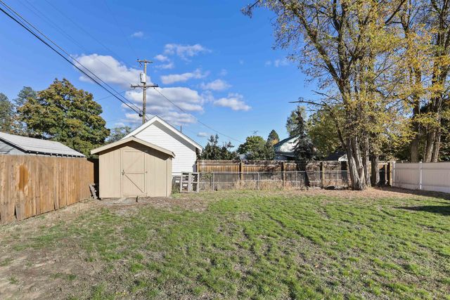 3718 W Hoffman Ave, Spokane, WA 99205
