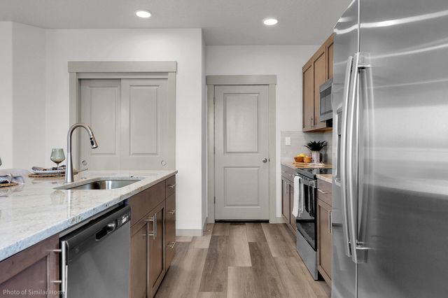 3669 Luchu Street 111, Medford, OR 97504