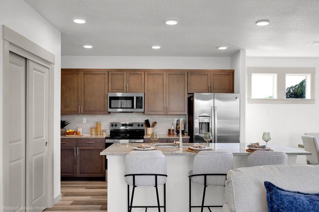 3669 Luchu Street 111, Medford, OR 97504