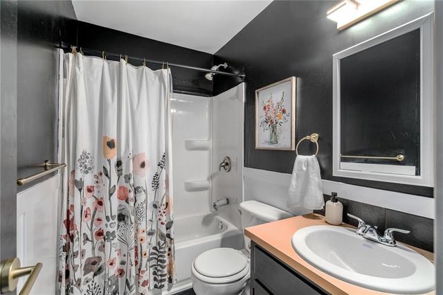 1904 W 3rd Street, Lawrence, KS 66044