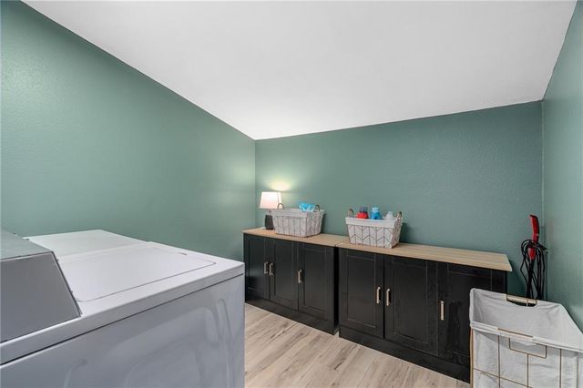 1904 W 3rd Street, Lawrence, KS 66044