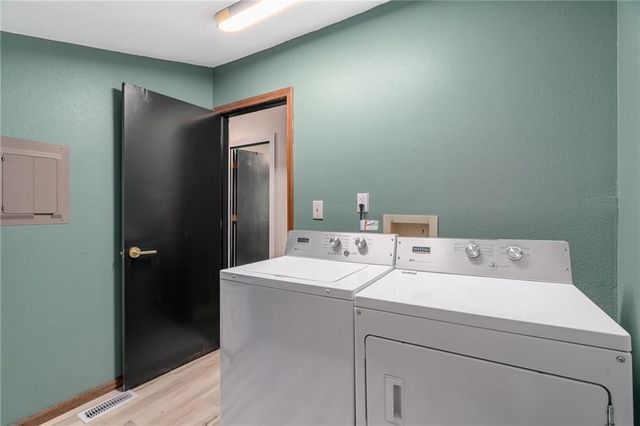 1904 W 3rd Street, Lawrence, KS 66044