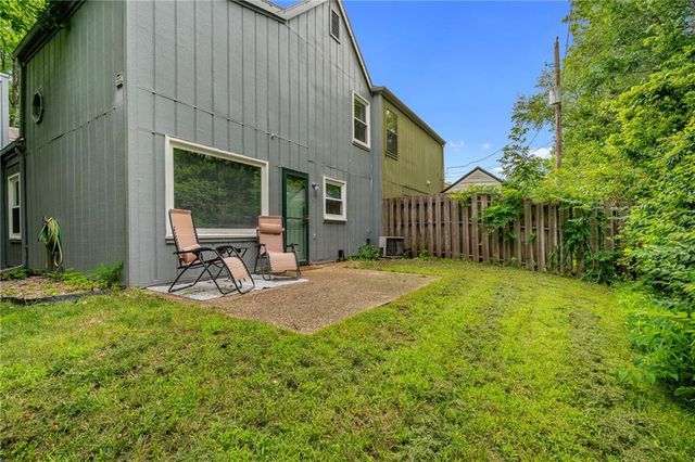 1904 W 3rd Street, Lawrence, KS 66044