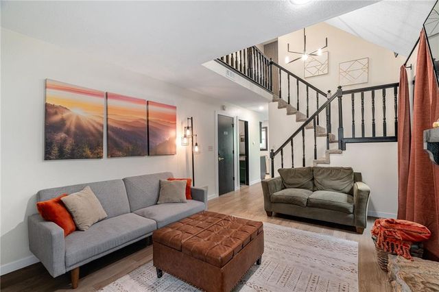 1904 W 3rd Street, Lawrence, KS 66044