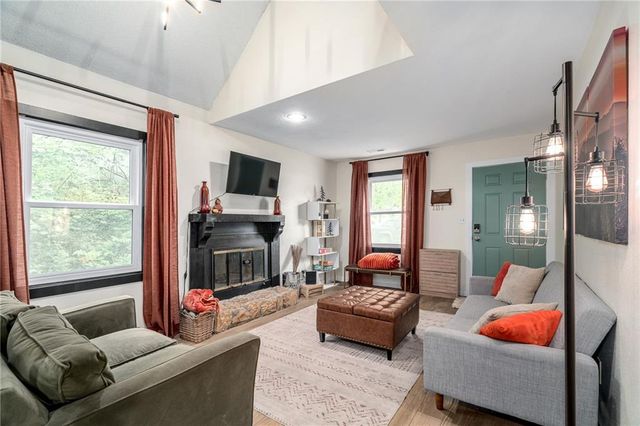 1904 W 3rd Street, Lawrence, KS 66044