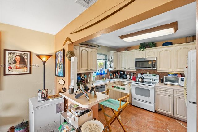 720 NW 4th St, Hallandale Beach, FL 33009