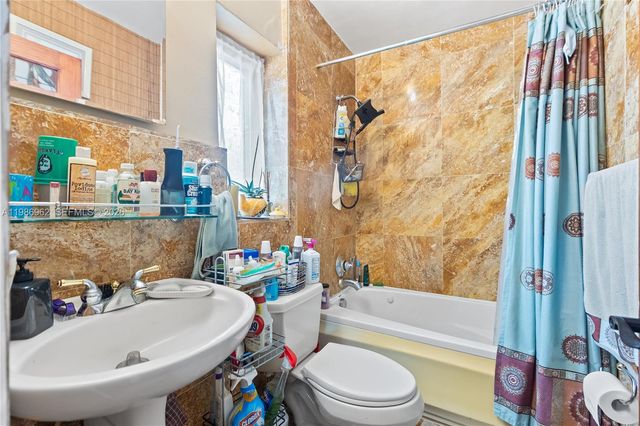 720 NW 4th St, Hallandale Beach, FL 33009