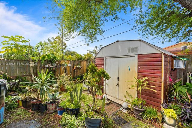 720 NW 4th St, Hallandale Beach, FL 33009