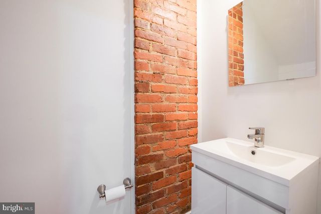 37 MICHIGAN AVE NE, Washington, DC 20002