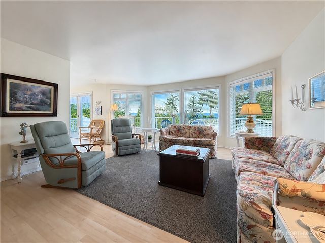 38 M Cascade Drive, Hat Island, WA 98206