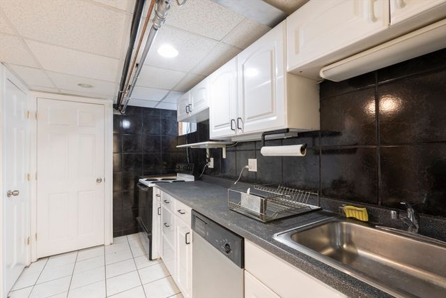 64 Varick Rd, Newton, MA 02468