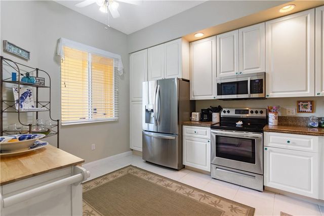 19 Harbour Isle Drive 106, Hutchinson Island, FL 34949