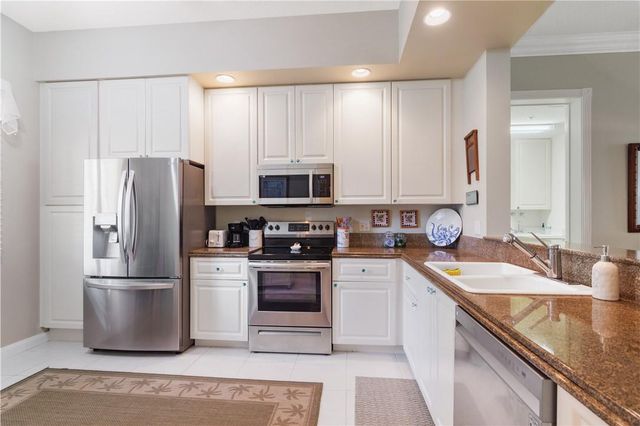 19 Harbour Isle Drive 106, Hutchinson Island, FL 34949