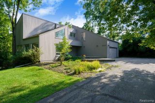 1907 Raymond Place, Bloomfield Hills, MI 48302