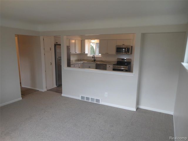 22025 Tanglewood Street, Saint Clair Shores, MI 48082