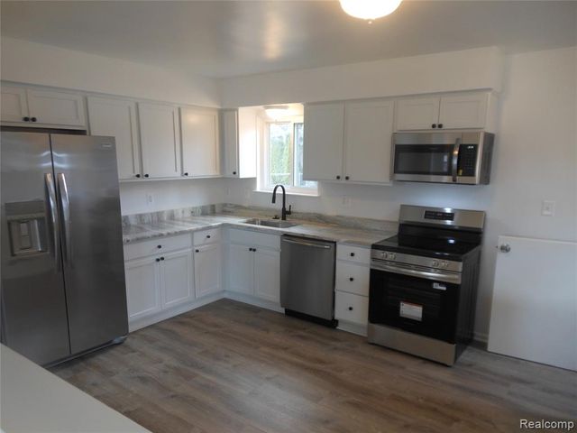 22025 Tanglewood Street, Saint Clair Shores, MI 48082