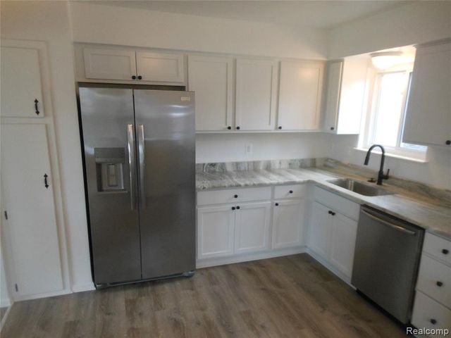 22025 Tanglewood Street, Saint Clair Shores, MI 48082