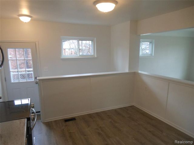 22025 Tanglewood Street, Saint Clair Shores, MI 48082