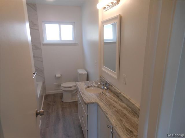 22025 Tanglewood Street, Saint Clair Shores, MI 48082