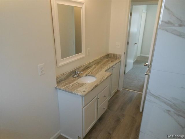 22025 Tanglewood Street, Saint Clair Shores, MI 48082