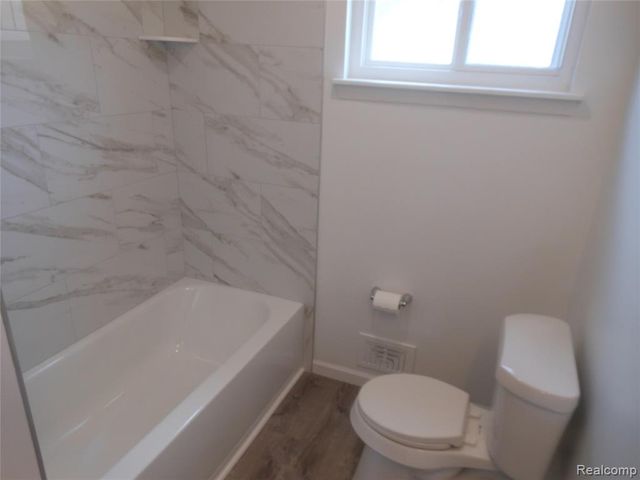 22025 Tanglewood Street, Saint Clair Shores, MI 48082