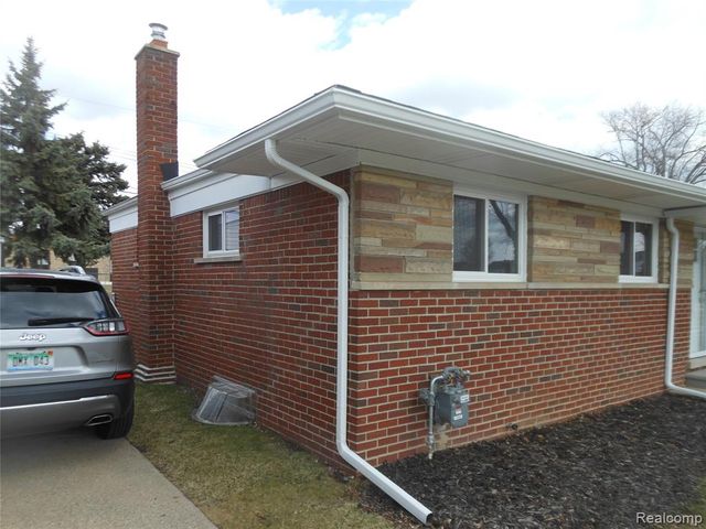 22025 Tanglewood Street, Saint Clair Shores, MI 48082