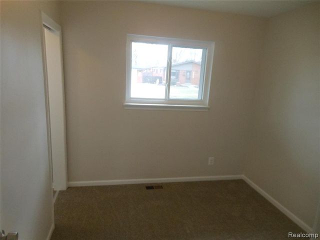 22025 Tanglewood Street, Saint Clair Shores, MI 48082