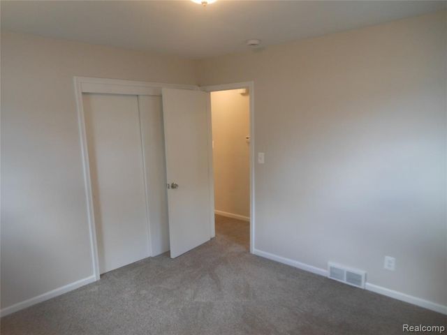 22025 Tanglewood Street, Saint Clair Shores, MI 48082