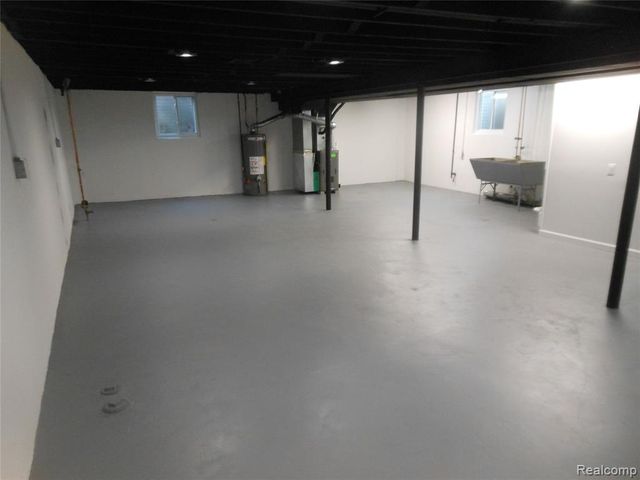 22025 Tanglewood Street, Saint Clair Shores, MI 48082