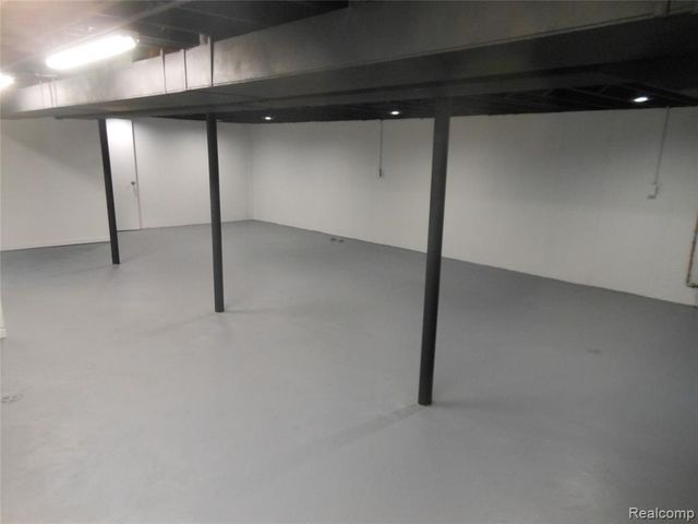 22025 Tanglewood Street, Saint Clair Shores, MI 48082