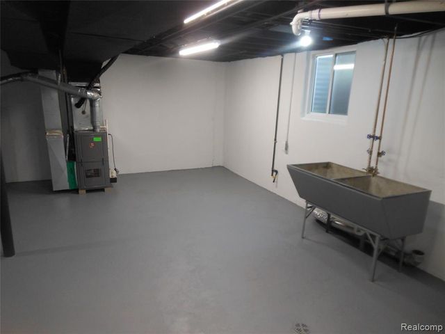 22025 Tanglewood Street, Saint Clair Shores, MI 48082